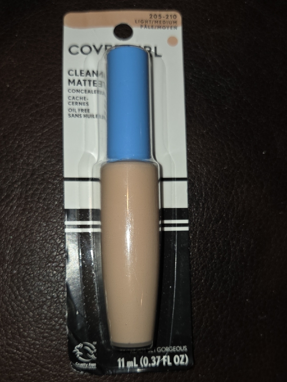 COVERGIRL Matte Concealer in Light/Medium Beige with Blue Cap